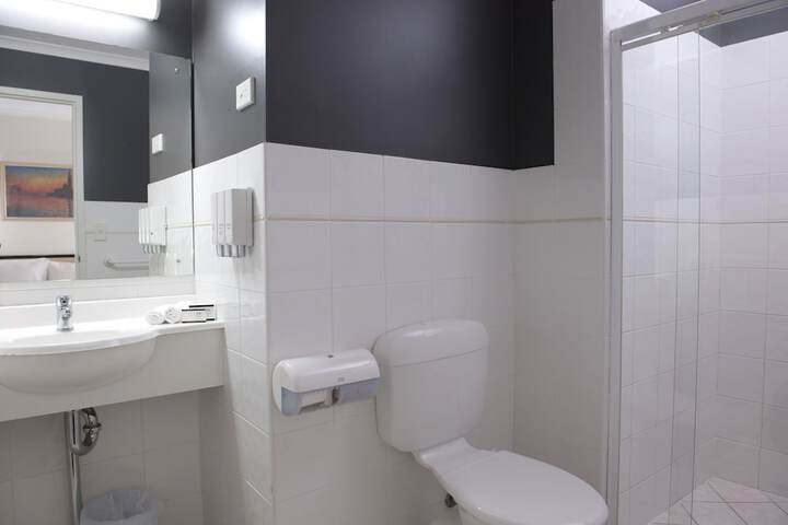 Room 4 of 27