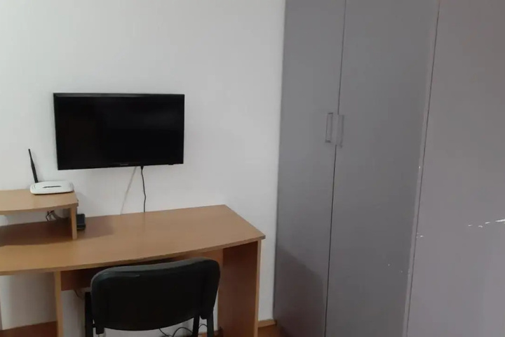 Room 4 of 10