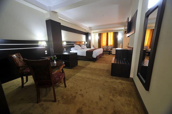 Room 13 of 38