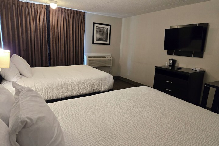 2 Queen Beds (13 of 31)