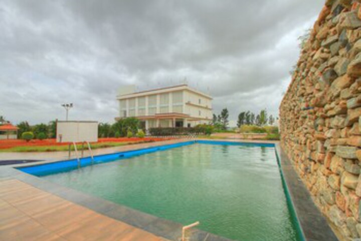 Pool 13 of 34