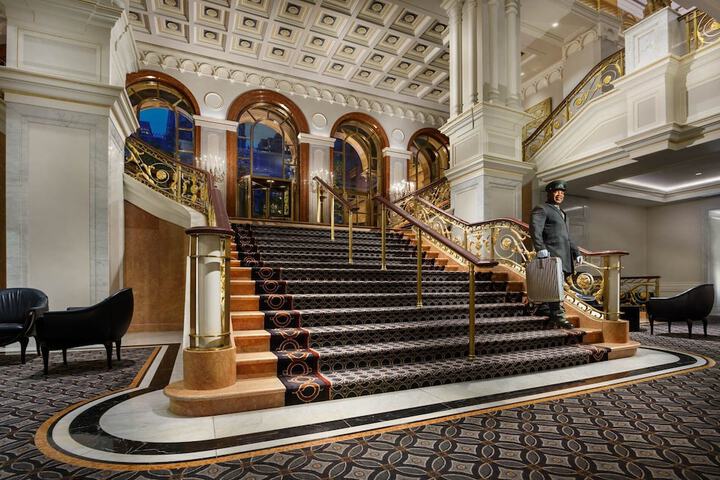Lobby lounge