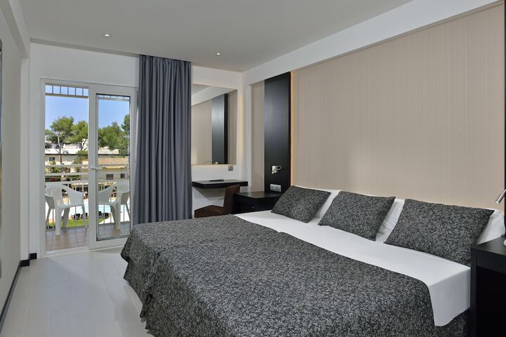 Room 4 of 37