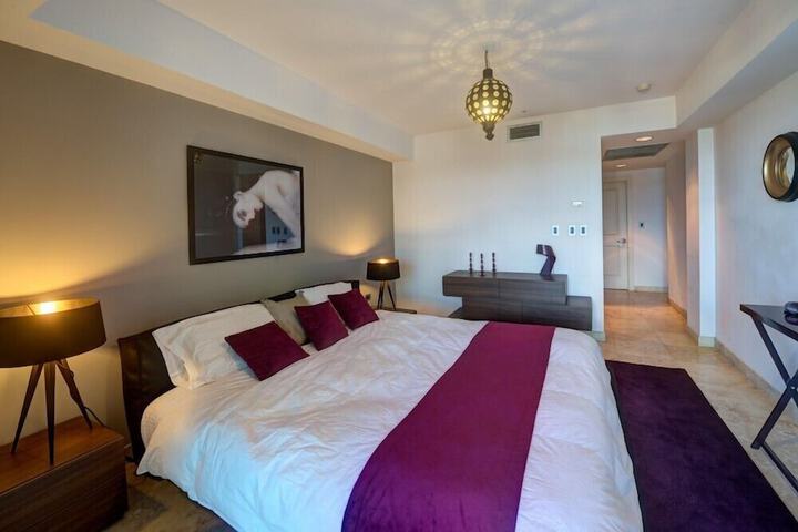Room 29 of 230