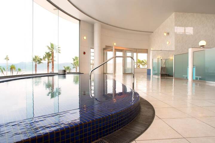 Pools & Facilities