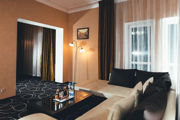 Room 28 of 63