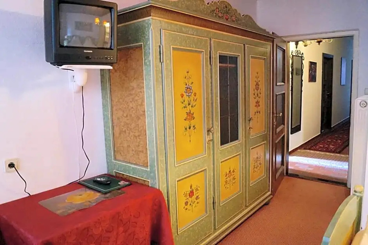 Room 3 of 15