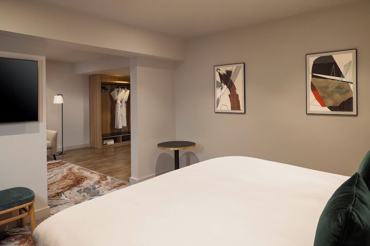 Room 51 of 178