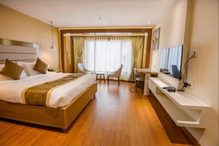 Room 10 of 12