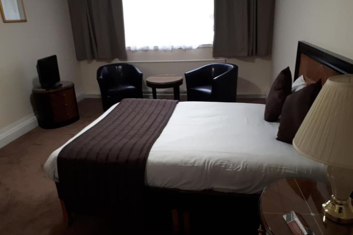 Room 7 of 32