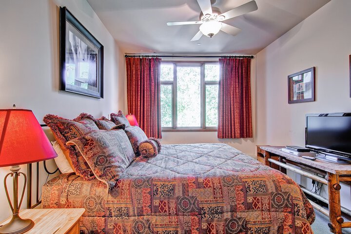 Room 9 of 210