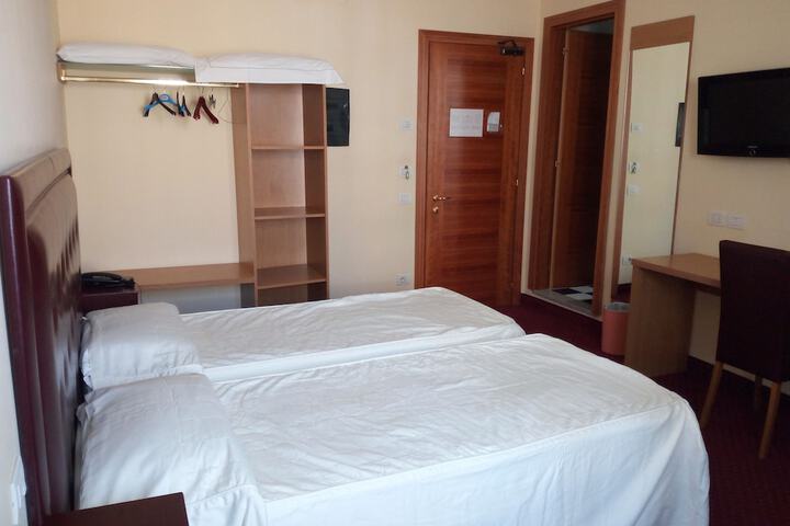 Room 8 of 50