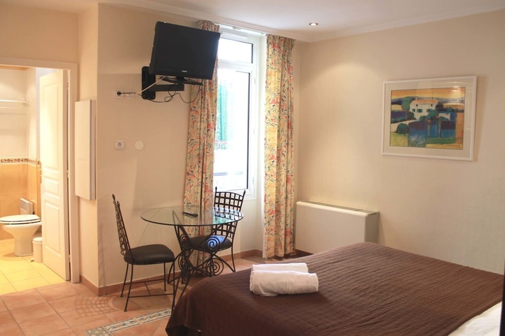 Room 4 of 12