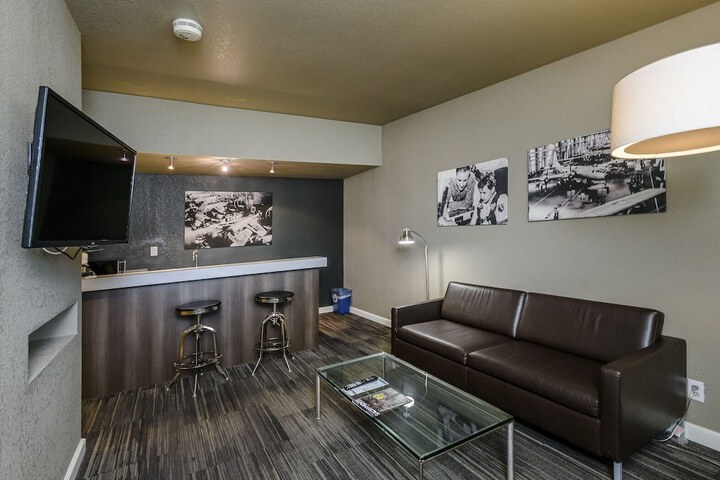 1 Bedroom Executive Suite King Bed (15 of 29)