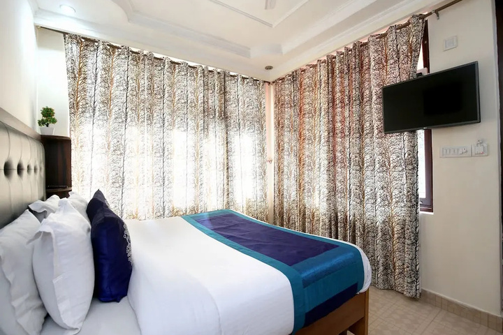 Room 2 of 17