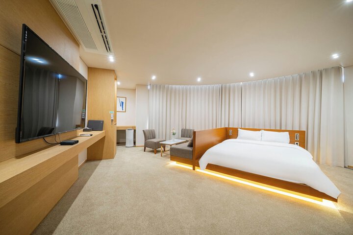 Room 44 of 83