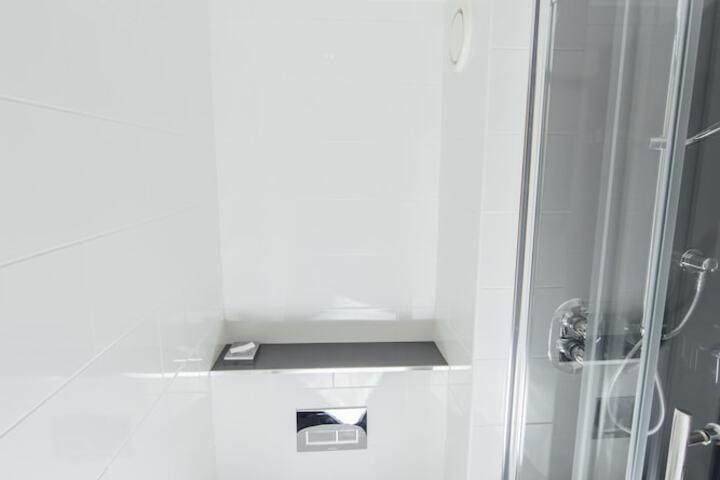 Room 16 of 35
