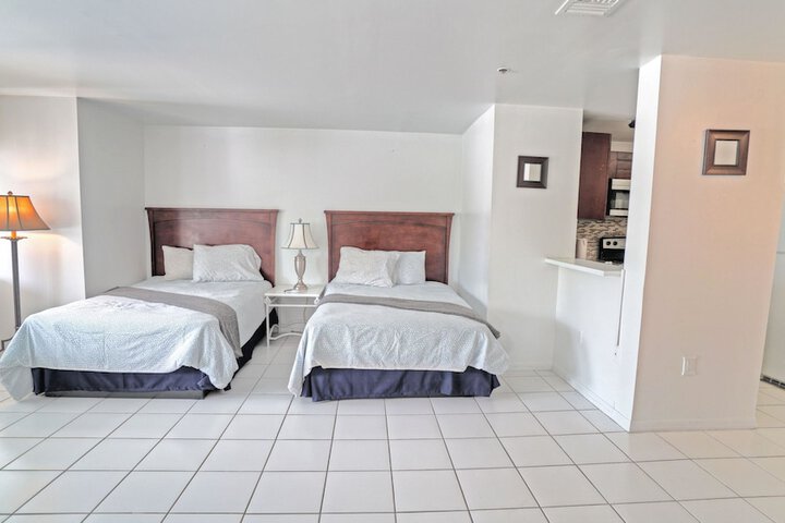 Room 8 of 244