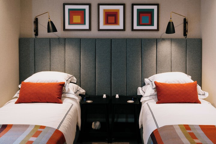 Room 14 of 64