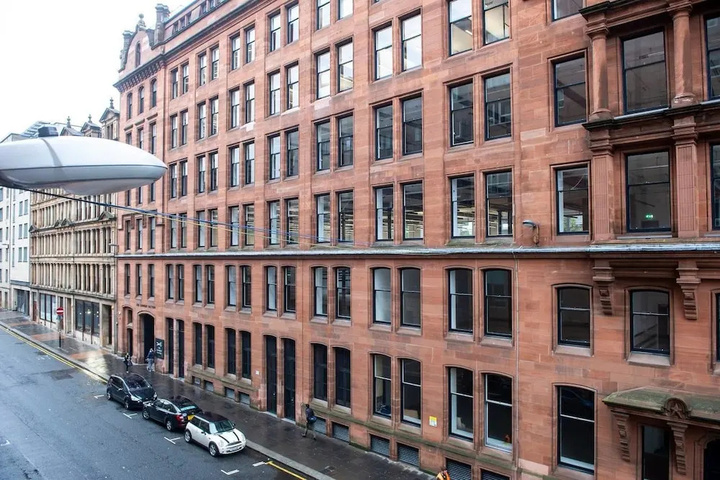 Modern 2 Bed Merchant City Apt With Lift!