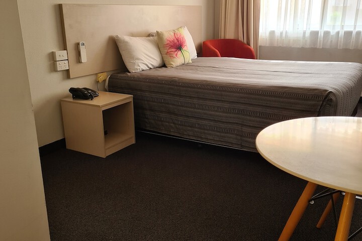 Room 27 of 48