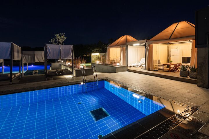 Pool 70 of 161