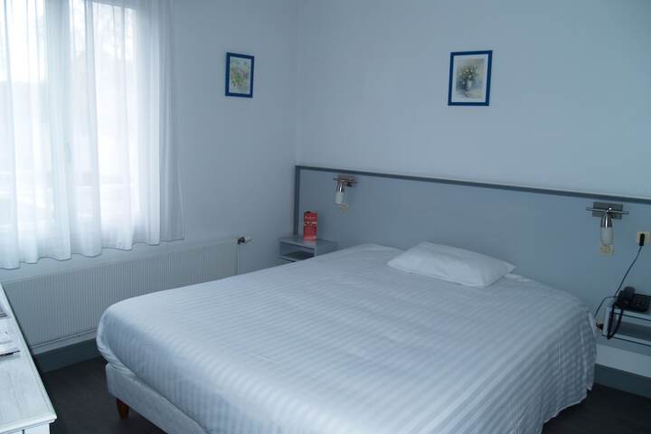 Room 4 of 38