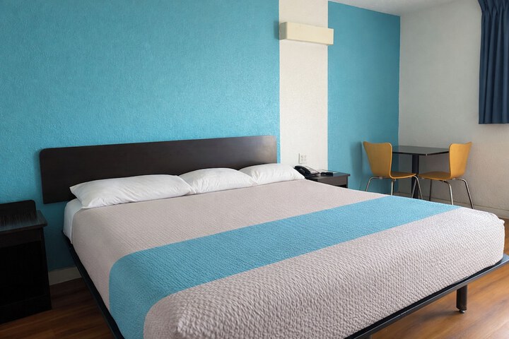 Room 9 of 22