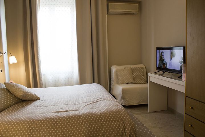 Room 6 of 81