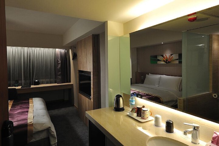 Room 12 of 31