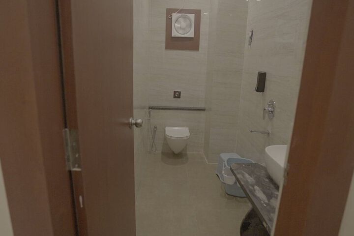 Room 10 of 16
