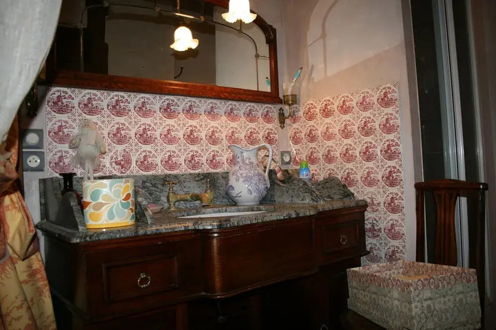 Room 4 of 11