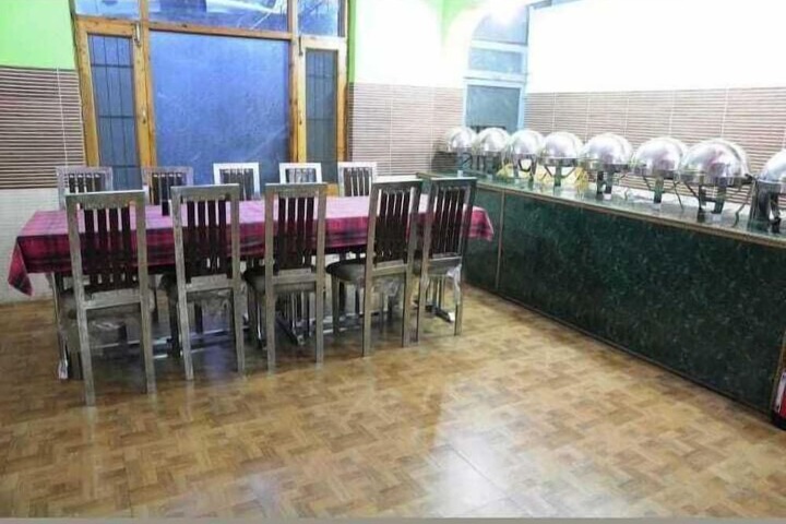 Dining 10 of 14