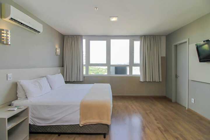 Room 12 of 118