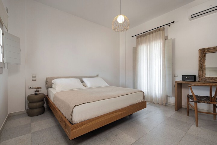 Room 45 of 136