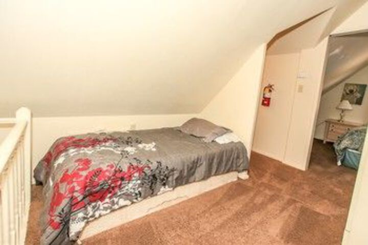 Room 9 of 27