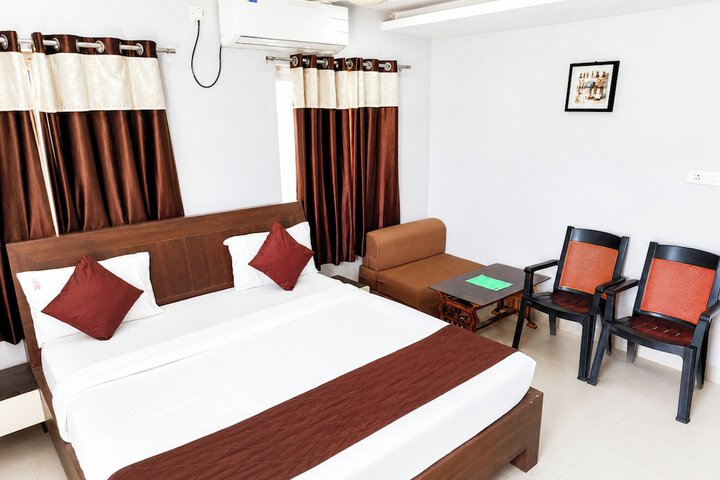 Room 5 of 16