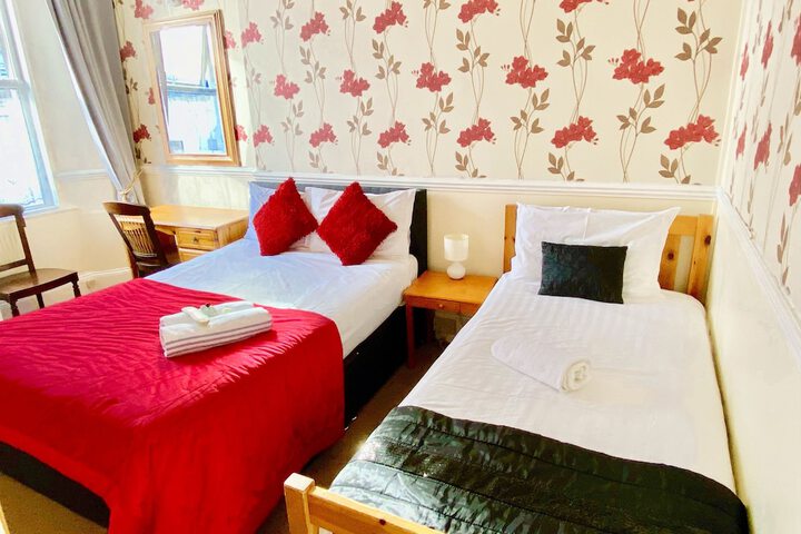 Room 4 of 40