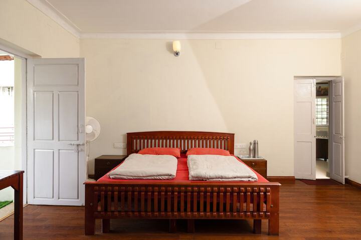 Room 13 of 40