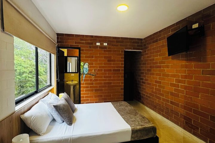 Room 8 of 94