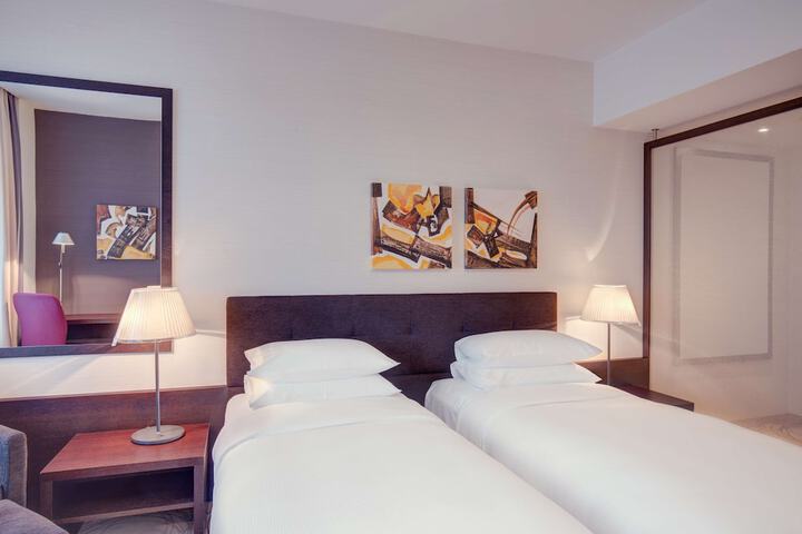 Room 9 of 115