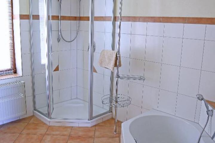 Room 45 of 120