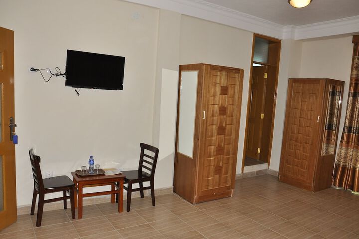 Room 16 of 36