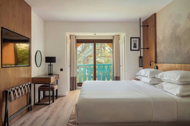 Room 33 of 61