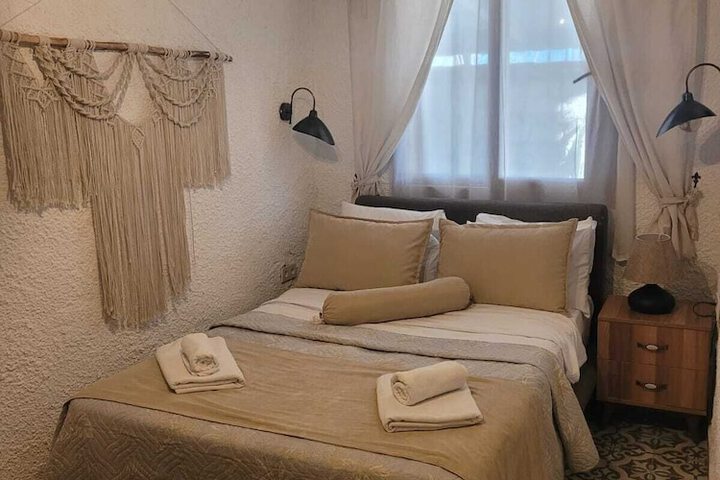 Room 8 of 31