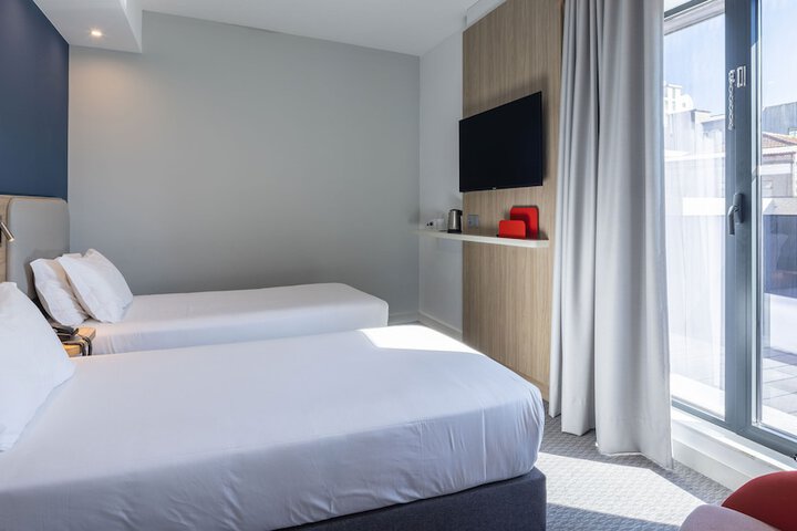 Room 40 of 83