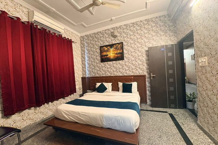 Room 15 of 28