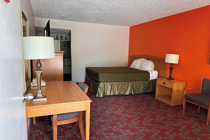 Room 12 of 33