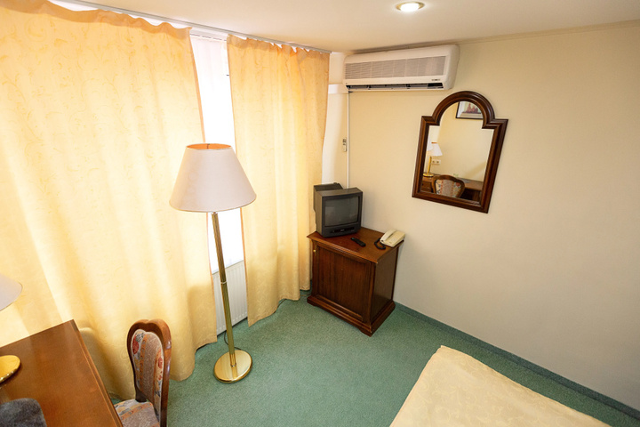 Room 14 of 19