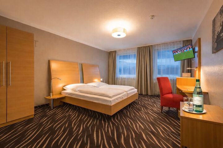 Room 6 of 16